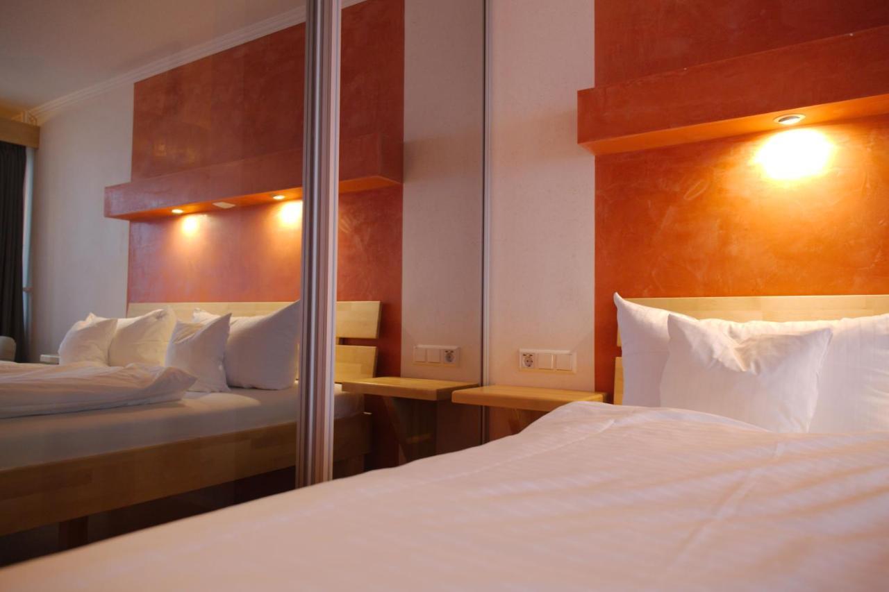 Kapuzinergarten Panoramahotel Breisach ภายนอก รูปภาพ